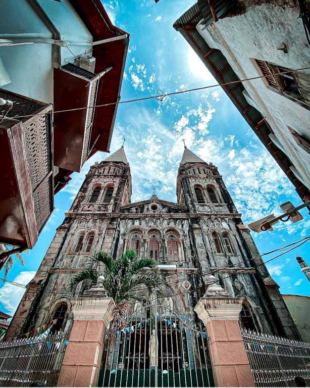 Kanisa la Minara miwili Zanzibar