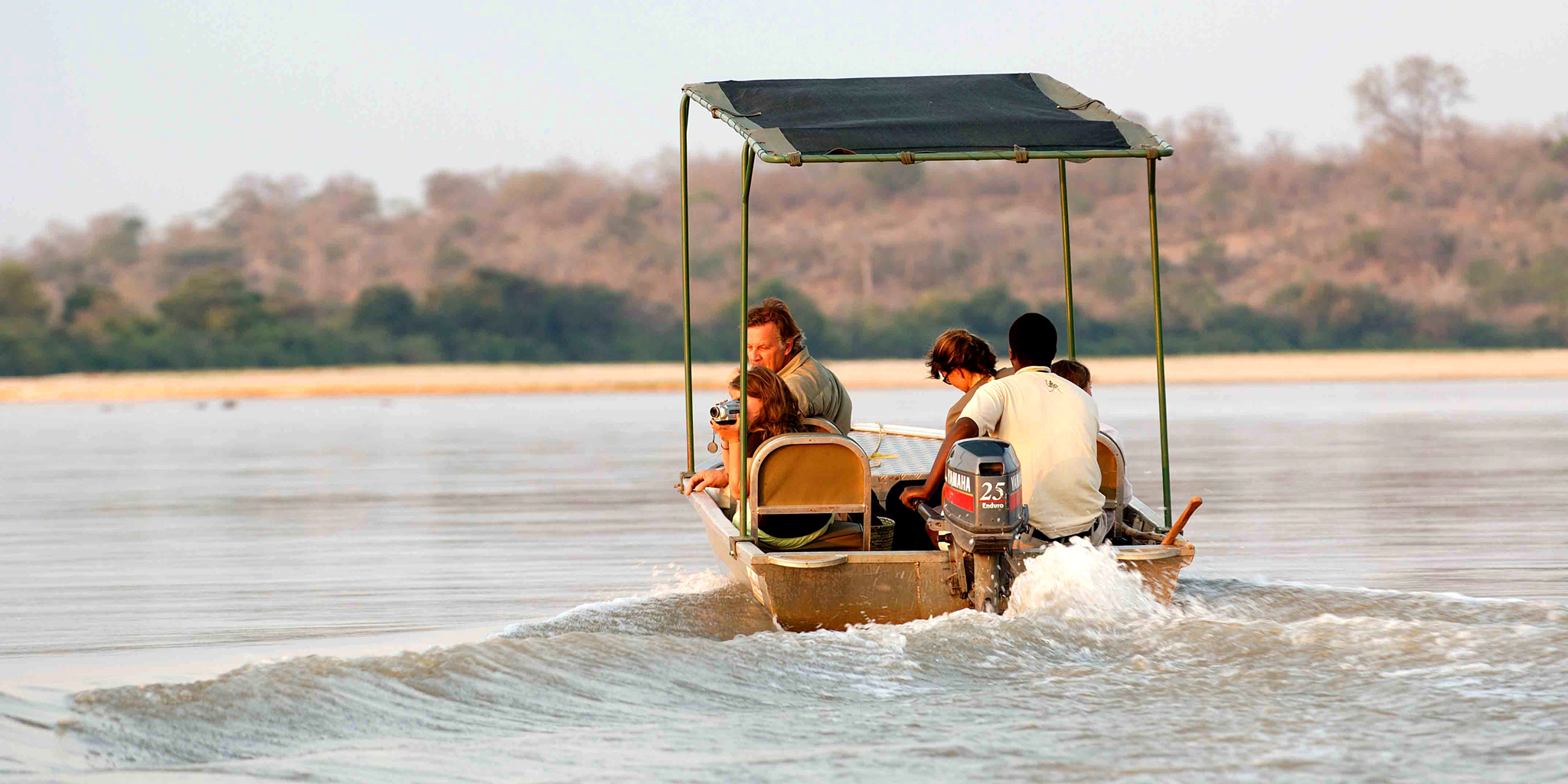 sand-rivers-selous-boating