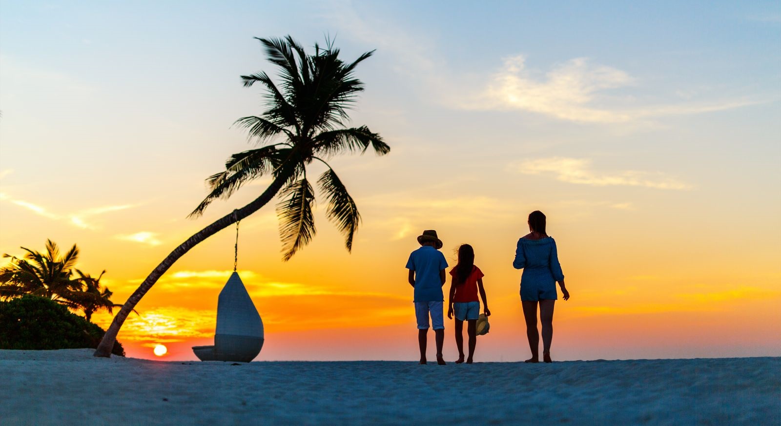 Festive Season (Mid-December to February) – Holiday Vibes